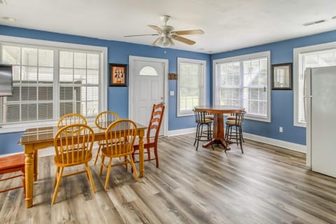 Ping-Pong and Grill Retreat 5 Mi From Boardwalk! House in Socastee