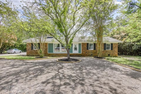 Ping-Pong and Grill Retreat 5 Mi From Boardwalk! House in Socastee