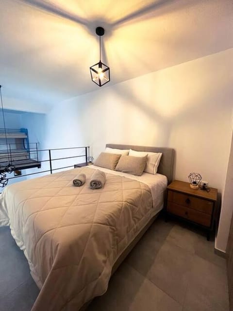 Escala Double Loft 1 & Parking in the City Center Apartment in Volos