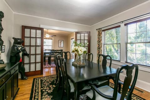 Seating area, Dining area