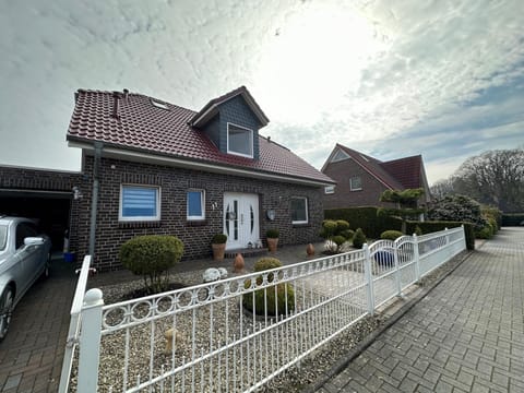 Property building, Day, Neighbourhood, Street view