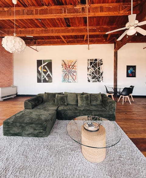 420 Friendly SKYLINE view Downtown Loft FREE Parking Apartment in Windsor