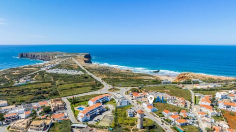 Property building, Nearby landmark, Natural landscape, Bird's eye view, Beach, City view, Sea view