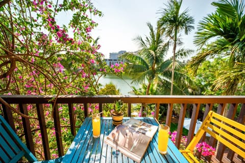 Spring, Day, Natural landscape, Garden, Garden, View (from property/room), Balcony/Terrace, River view