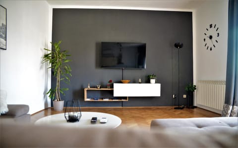 Communal lounge/ TV room, TV and multimedia, Living room