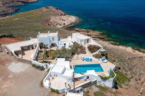 Property building, Nearby landmark, Day, Natural landscape, Bird's eye view, Mountain view, Pool view, Sea view, Swimming pool, Swimming pool