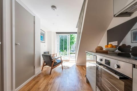 The Studio, Rosebud. 5 minutes walk to beach. Apartment in England