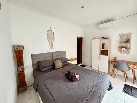 White sandat guest house Bed and Breakfast in Ubud