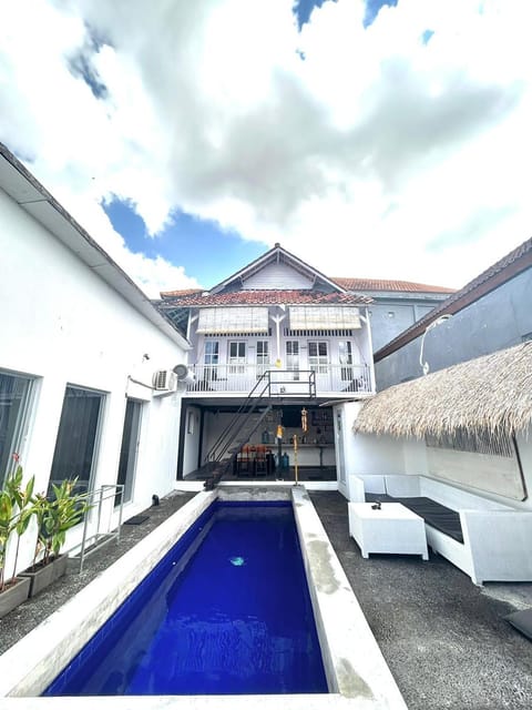 White sandat guest house Bed and Breakfast in Ubud