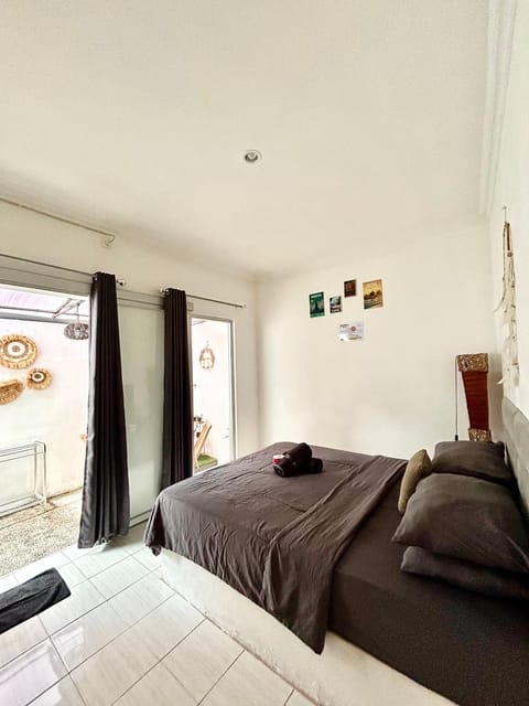 White sandat guest house Bed and Breakfast in Ubud