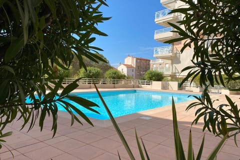 06AI - Beautiful renovated studio - sea and pool view Apartment in Antibes