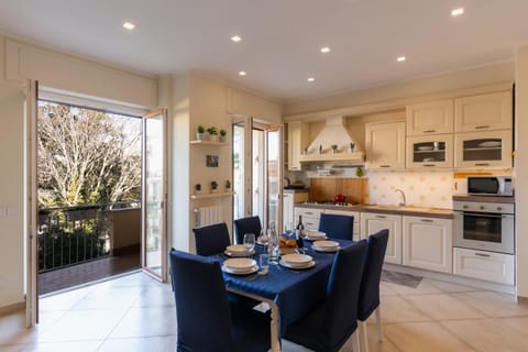Balcony/Terrace, Kitchen or kitchenette, Living room