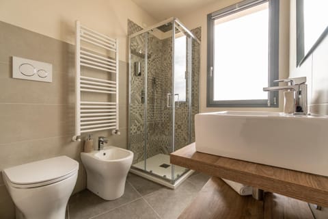 Shower, Toilet, Bathroom, bidet, towels