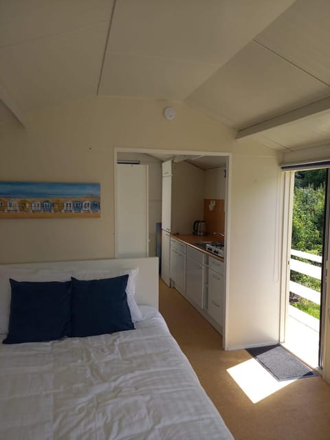 Bed, Kitchen or kitchenette