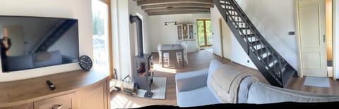 Communal lounge/ TV room, TV and multimedia, Living room, Seating area, Evening entertainment