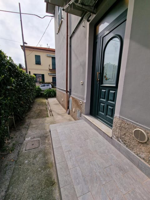 FLORA HOUSE Apartment in La Spezia