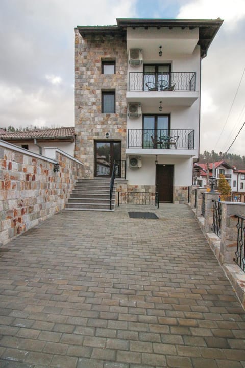 Property building, Day, View (from property/room), Balcony/Terrace