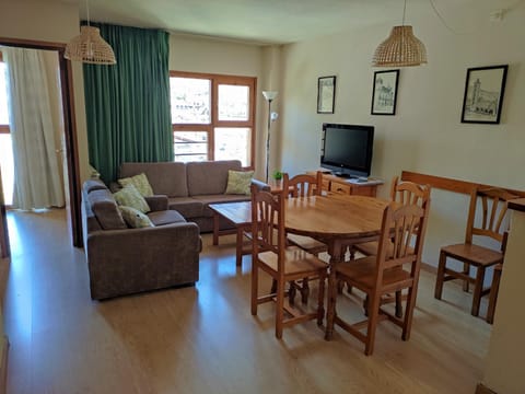 TV and multimedia, Living room, Dining area