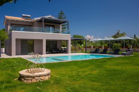 Patio, Day, Garden, Garden view, Pool view, Swimming pool, sunbed