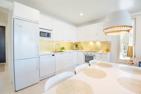 Kitchen or kitchenette, Dining area, dishwasher, kitchen, kitchen