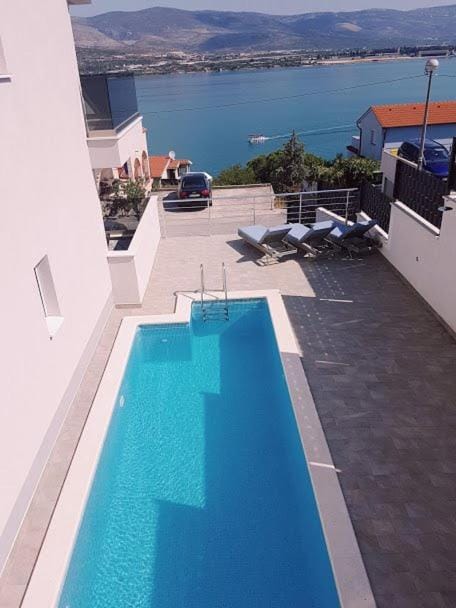 Patio, View (from property/room), Balcony/Terrace, Mountain view, Pool view, Sea view, Swimming pool, sunbed