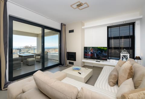 Communal lounge/ TV room, TV and multimedia, Living room, Seating area, Evening entertainment