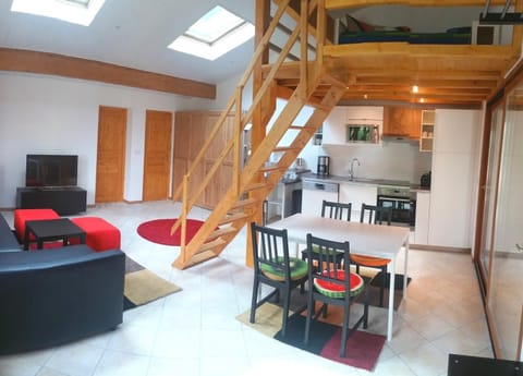 Kitchen or kitchenette, Living room, Dining area, minibar, pet friendly