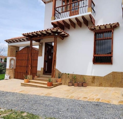 Property building, Facade/entrance, Day