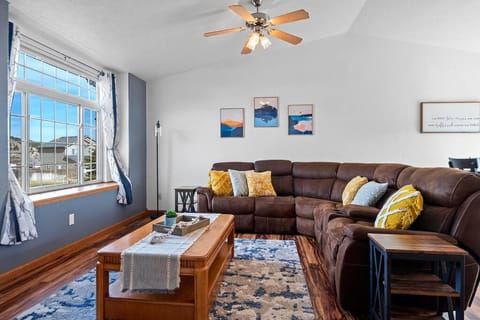 Living room, Seating area, fireplace