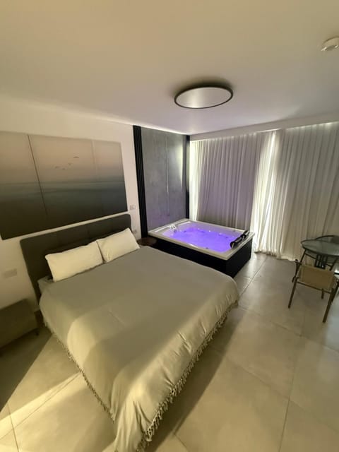 Bed, Hot Tub, Bedroom