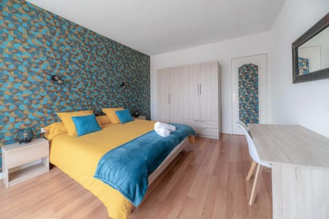 Bed, Photo of the whole room, Bedroom