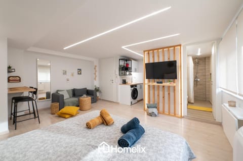 roomaki - new & stylish studio in the center with parking Apartment in Euboea