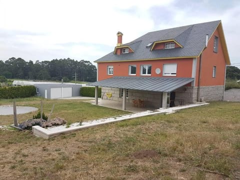 villa ponderosa House in O Salnés