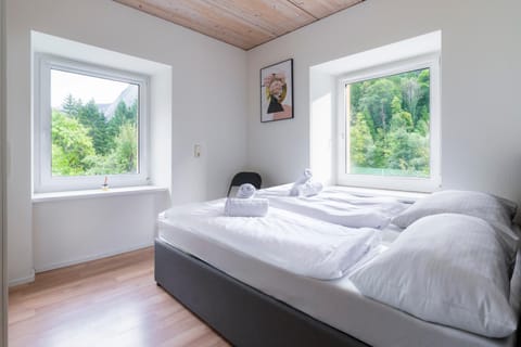 Bed, Photo of the whole room, Bedroom, towels