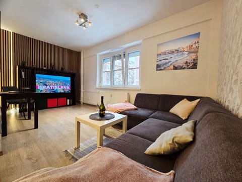 Communal lounge/ TV room, TV and multimedia, Living room, Seating area, Evening entertainment