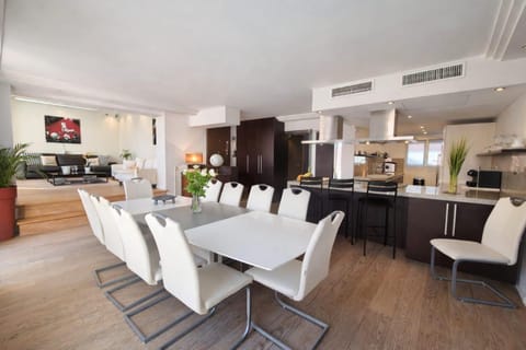 Living room, Photo of the whole room