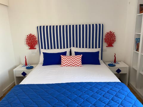 SEAFRONT APARTMENT ARIA 'e MARE -50mt FROM CAPRI FERRY Apartment in Castellammare di Stabia