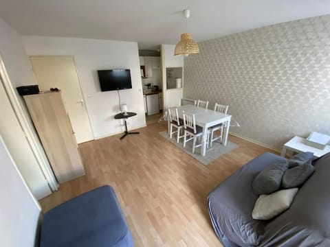 TV and multimedia, Living room, Dining area