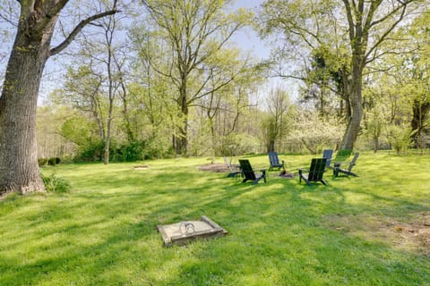 Mid-Century Modern Fayetteville Home Close to Town House in Fayetteville