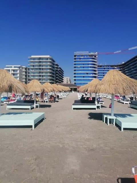 Sea view, Street view