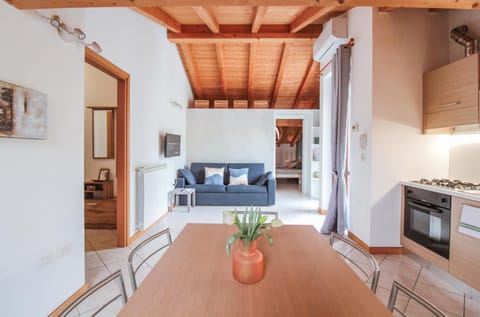Kitchen or kitchenette, Living room, Seating area, Dining area, pet friendly, stove
