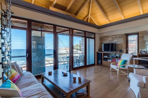 Villa Athina in front of the sea Villa in Chania