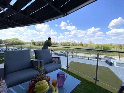 Patio, Spring, Day, Natural landscape, View (from property/room), Balcony/Terrace