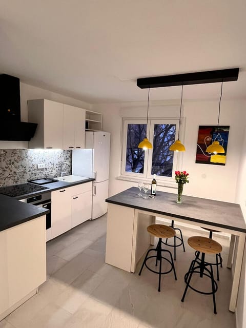 Kitchen or kitchenette, Dining area, pet friendly, stove