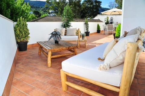 Patio, Spring, Day, Natural landscape, Garden, Garden, View (from property/room), Balcony/Terrace, Garden view, Mountain view, sunbed