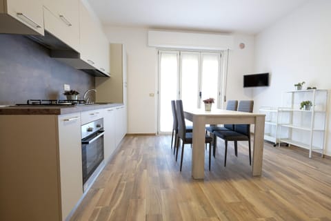 TV and multimedia, Kitchen or kitchenette, Dining area, pet friendly, stove