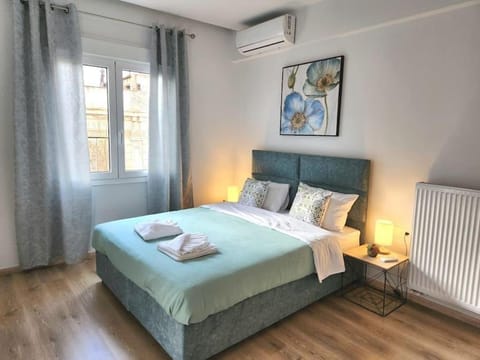Bed, Photo of the whole room, Bedroom, air conditioner