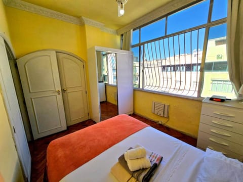 Bed, Photo of the whole room, Bedroom, air conditioner