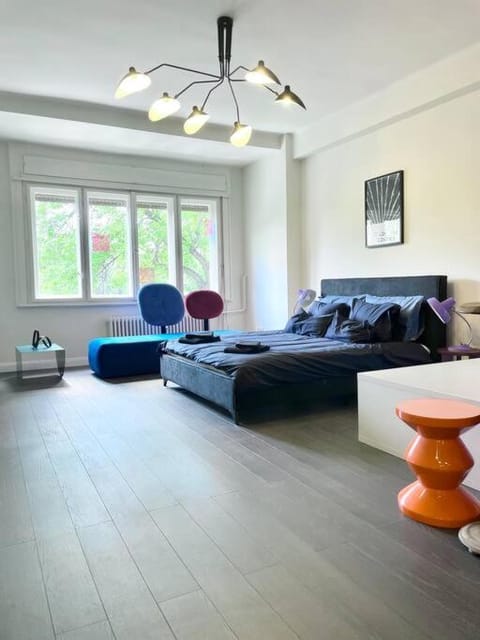 Photo of the whole room, Bedroom