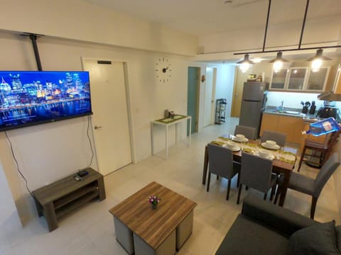 TV and multimedia, Living room, Seating area, Evening entertainment